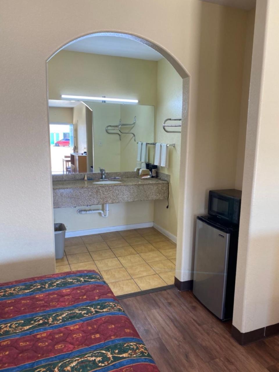 Relax Inn & Suites Angleton Exterior foto